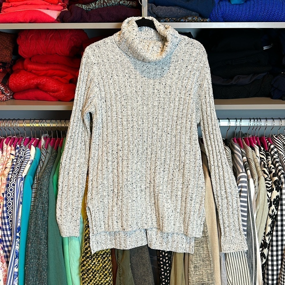 Miami grayish white long sleeve tunic style turtleneck sweater size L